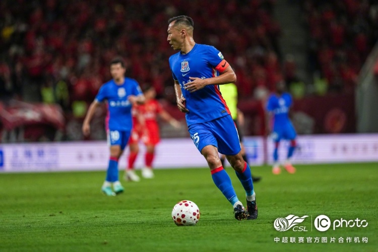 莱昂纳多李新翔破门 上海海港2-0赢德比