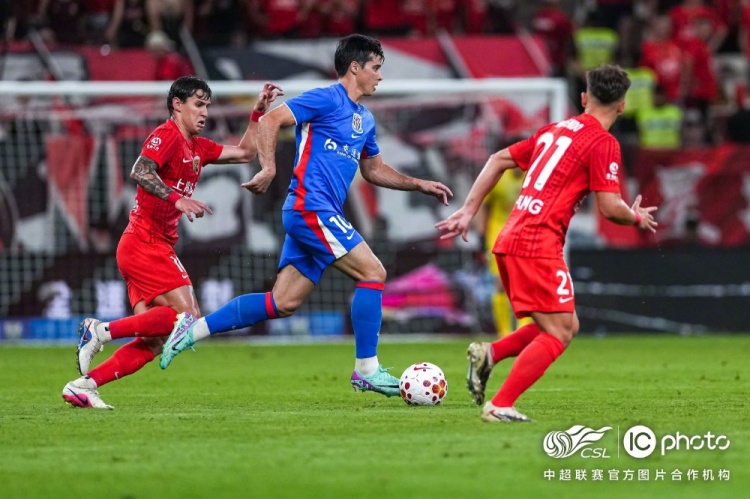 莱昂纳多李新翔破门 上海海港2-0赢德比