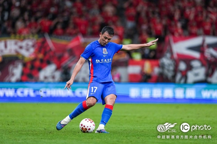 莱昂纳多李新翔破门 上海海港2-0赢德比