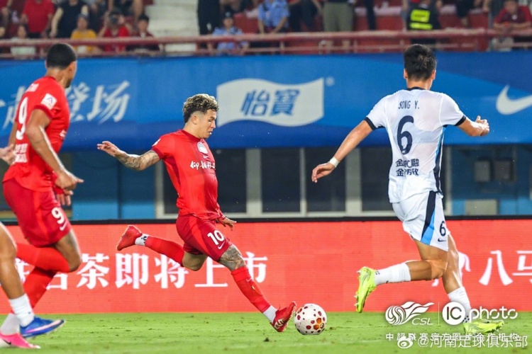 古斯塔沃头球难救主 河南主场1-1大连英博