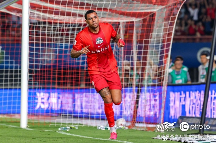 古斯塔沃头球难救主 河南主场1-1大连英博