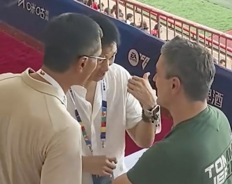 邵佳一安东尼奥现身航海体育场 河南1-1大连英博