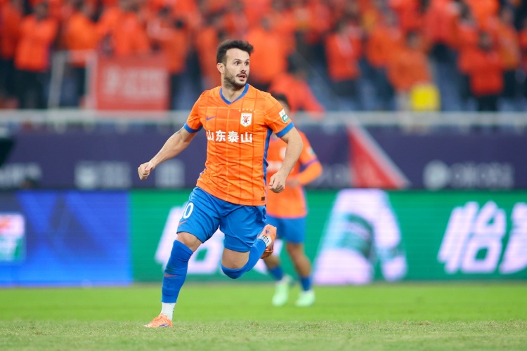 泰山1-0客胜海港 瓦科代表泰山出战已达100场 泰山1-0客胜海港 瓦科代表泰山出战已达100场
