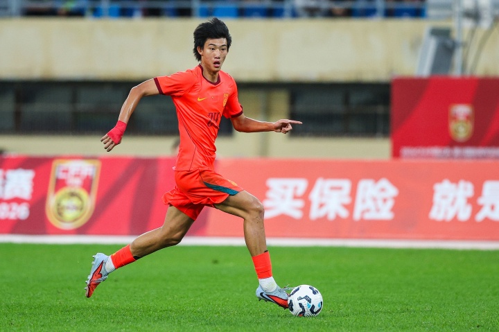 U17国足今晚战阿森纳 1米94赵松源成进攻支点