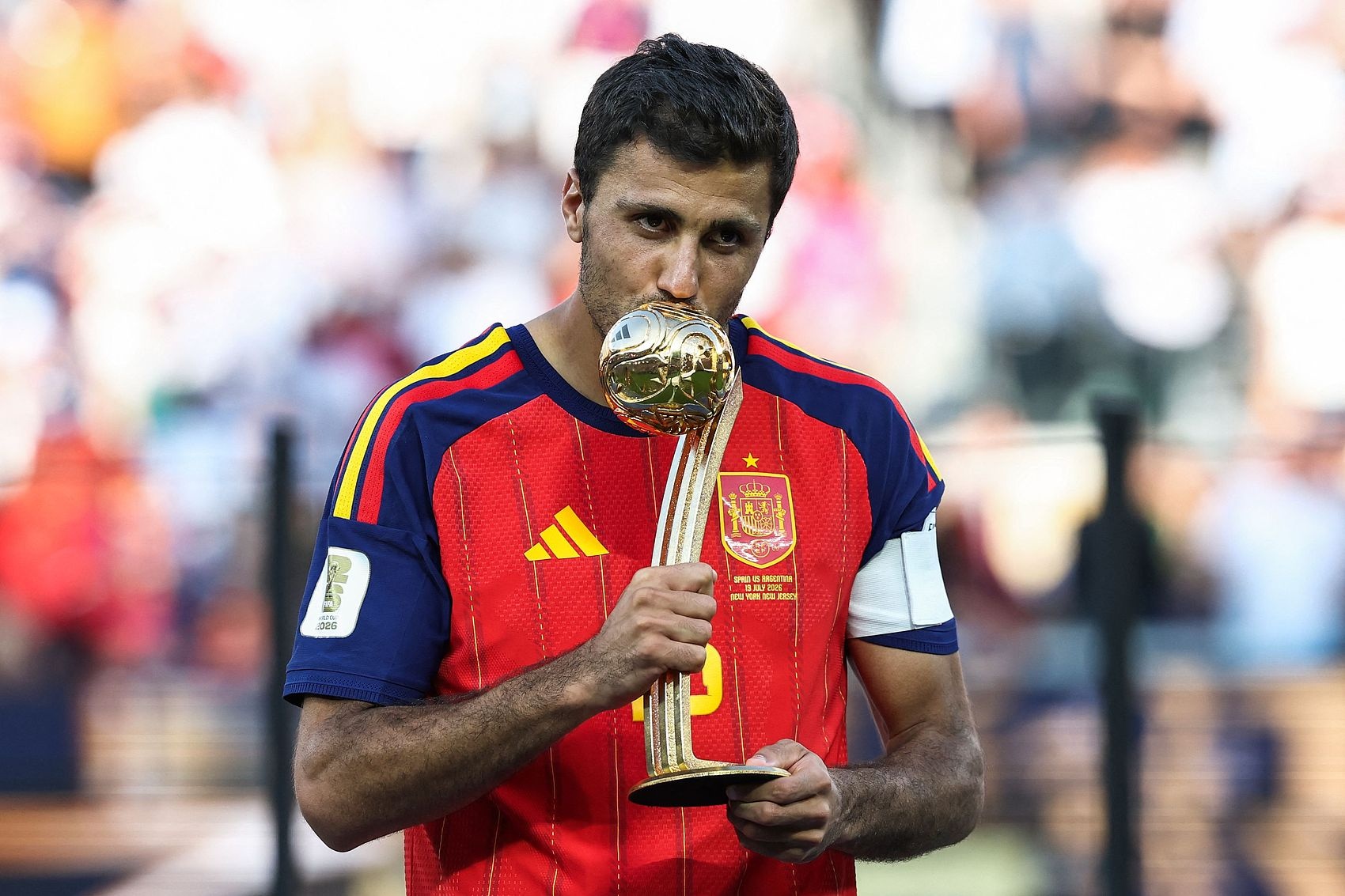 曼城亮出罗德里底线:续约优先,巴萨皇马低于7000万欧不谈 曼城亮出罗德里底线:续约优先,巴萨皇马低于7000万欧不谈