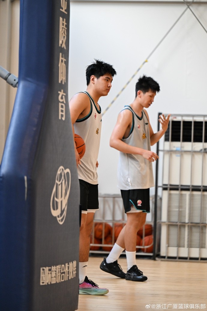 广厦夏训再上调三将 一队年轻球员增至五人 广厦夏训再上调三将 一队年轻球员增至五人