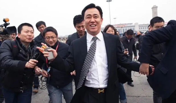 从2.58亿赢球奖金到1万亿债务 恒大足球十年崩塌 从2.58亿赢球奖金到1万亿债务 恒大足球十年崩塌
