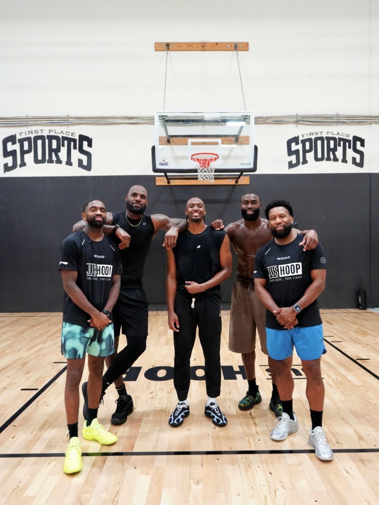 里奇·保罗:76人训练合练展示凝聚力 球迷应感振奋 里奇·保罗:76人训练合练展示凝聚力 球迷应感振奋