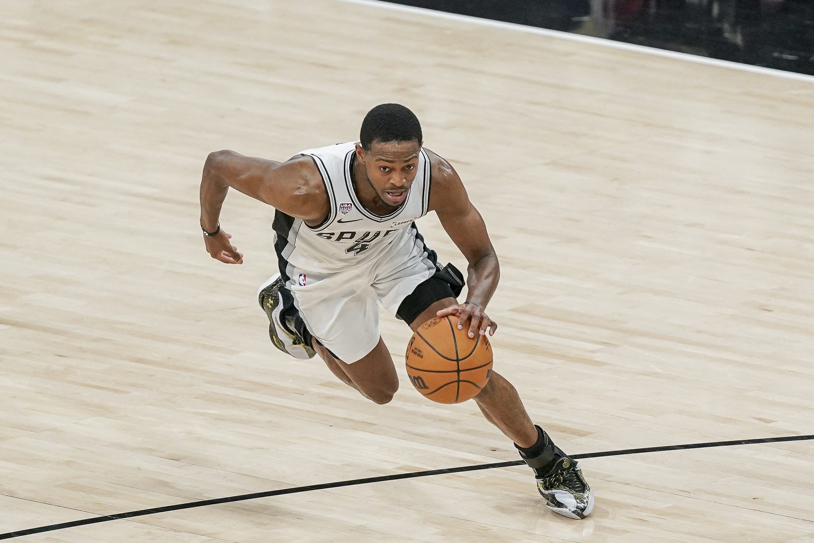 哈登3年9700万续约骑士 生涯总薪资破5亿成历史第四人
